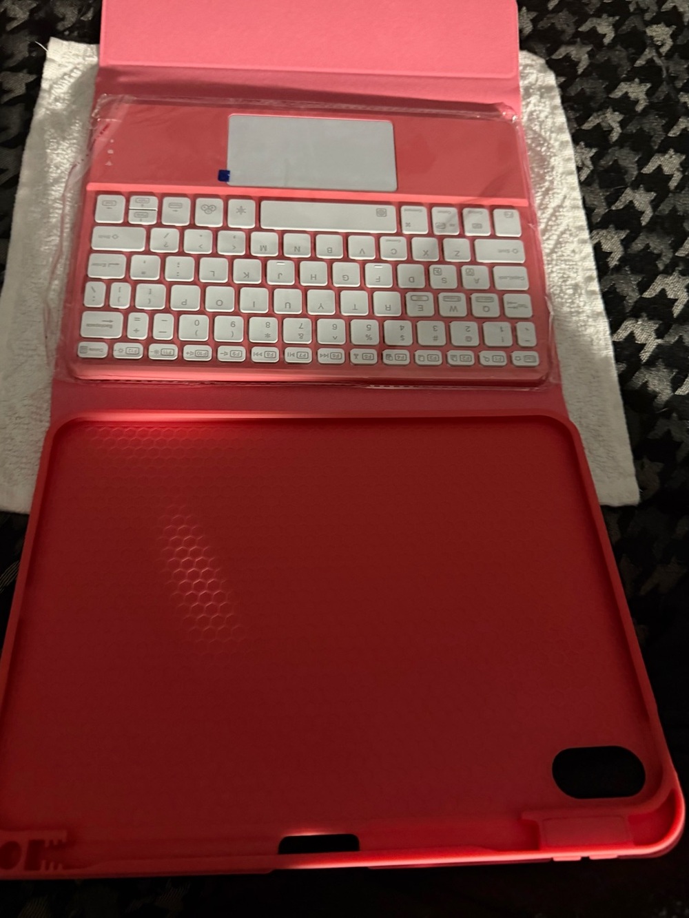 Pink Tablet Keyboard Case with Trackpad - Compatible Bluetooth Keyboard